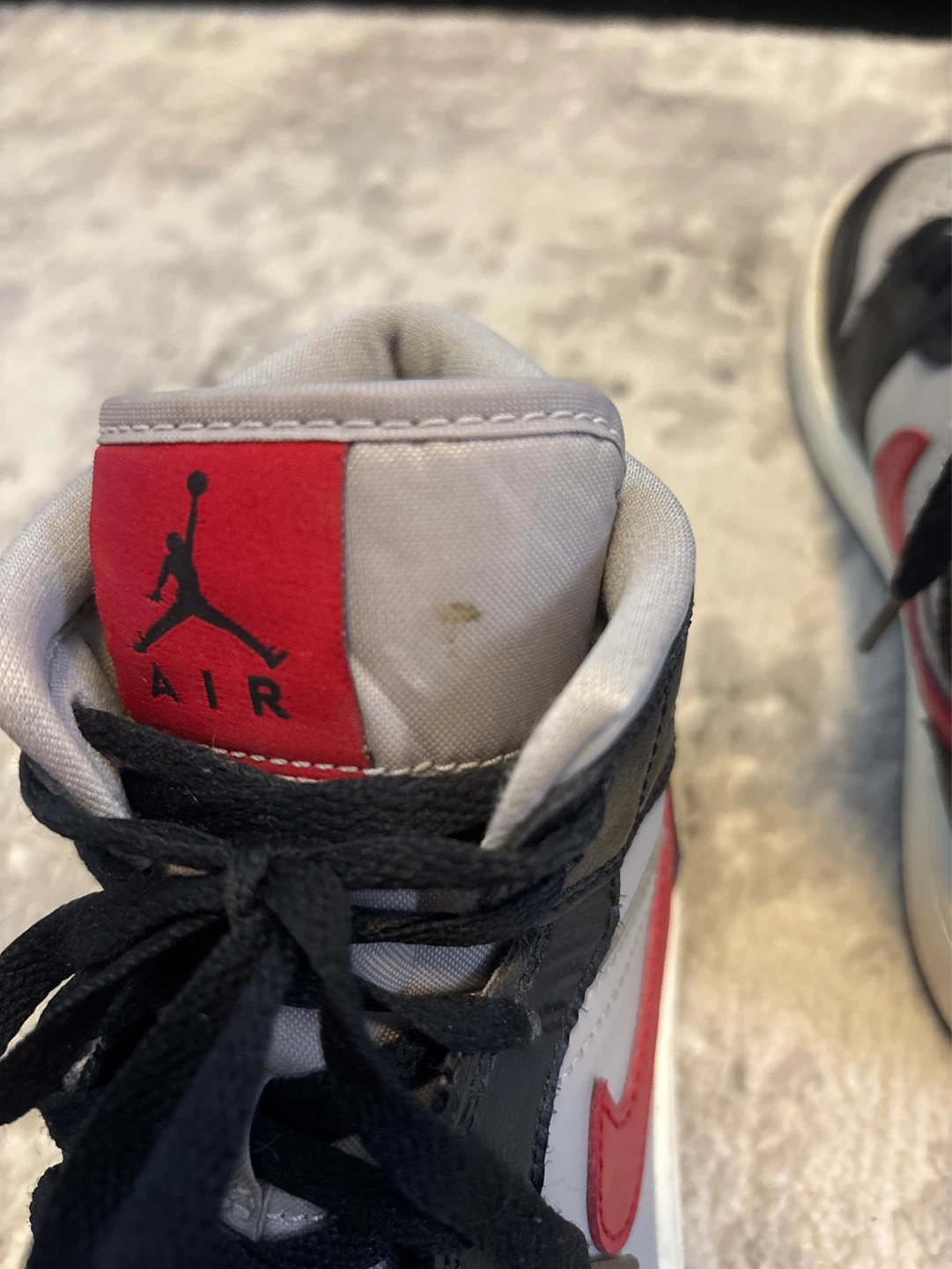 Air Jordan 1 Mid women’s size 8 - photo 5