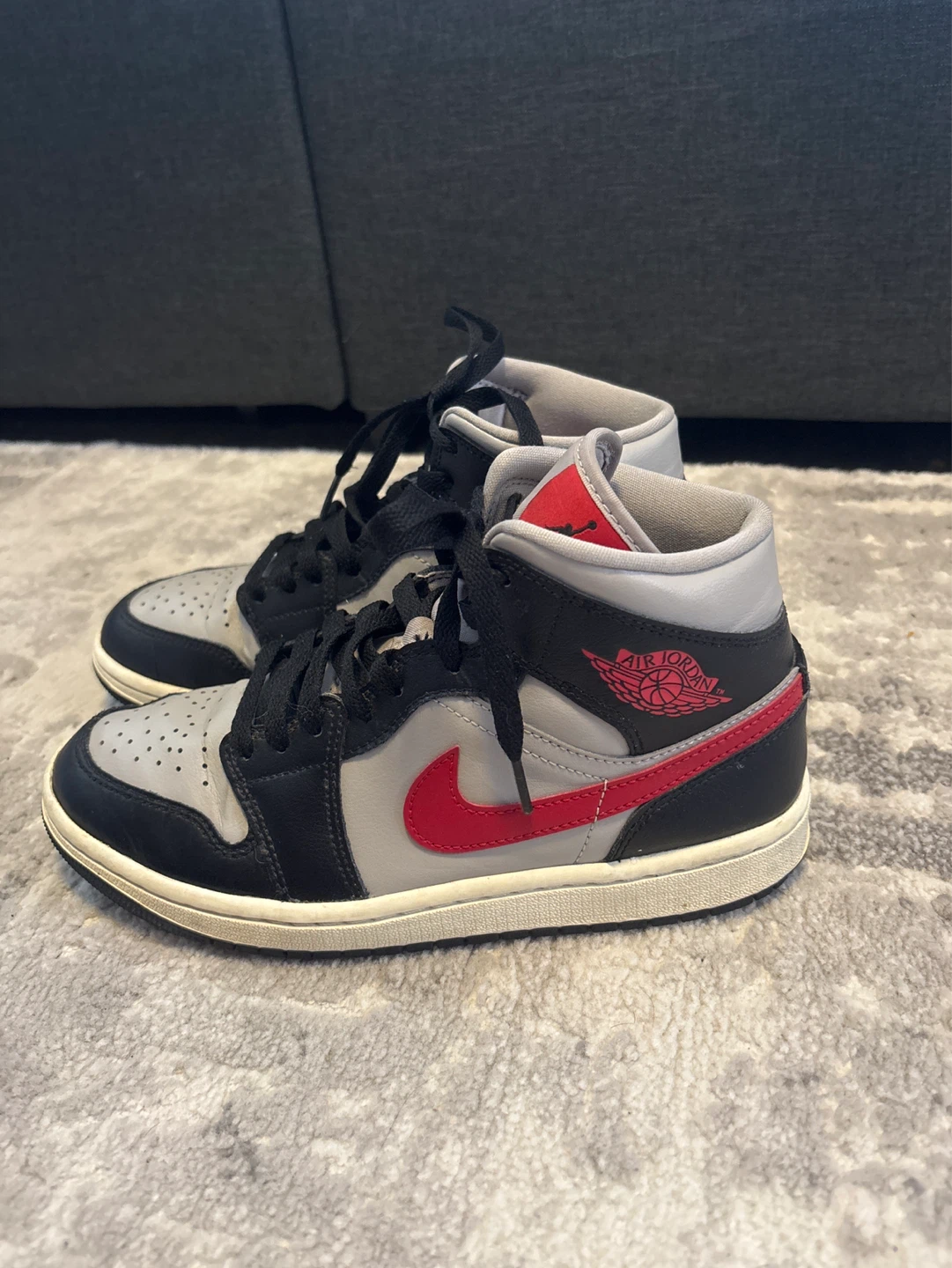 Air Jordan 1 Mid women’s size 8 - photo 2