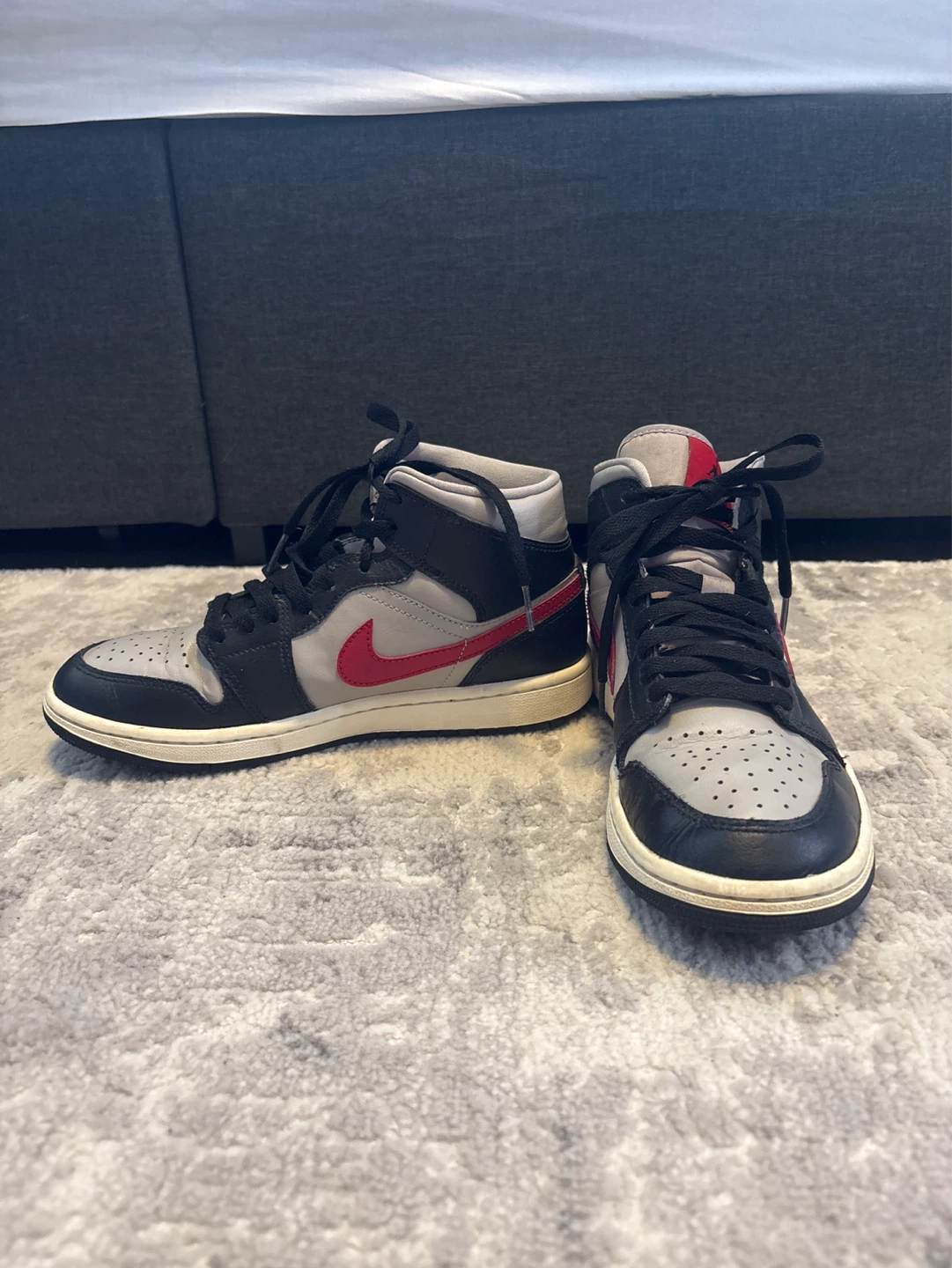 Air Jordan 1 Mid women’s size 8