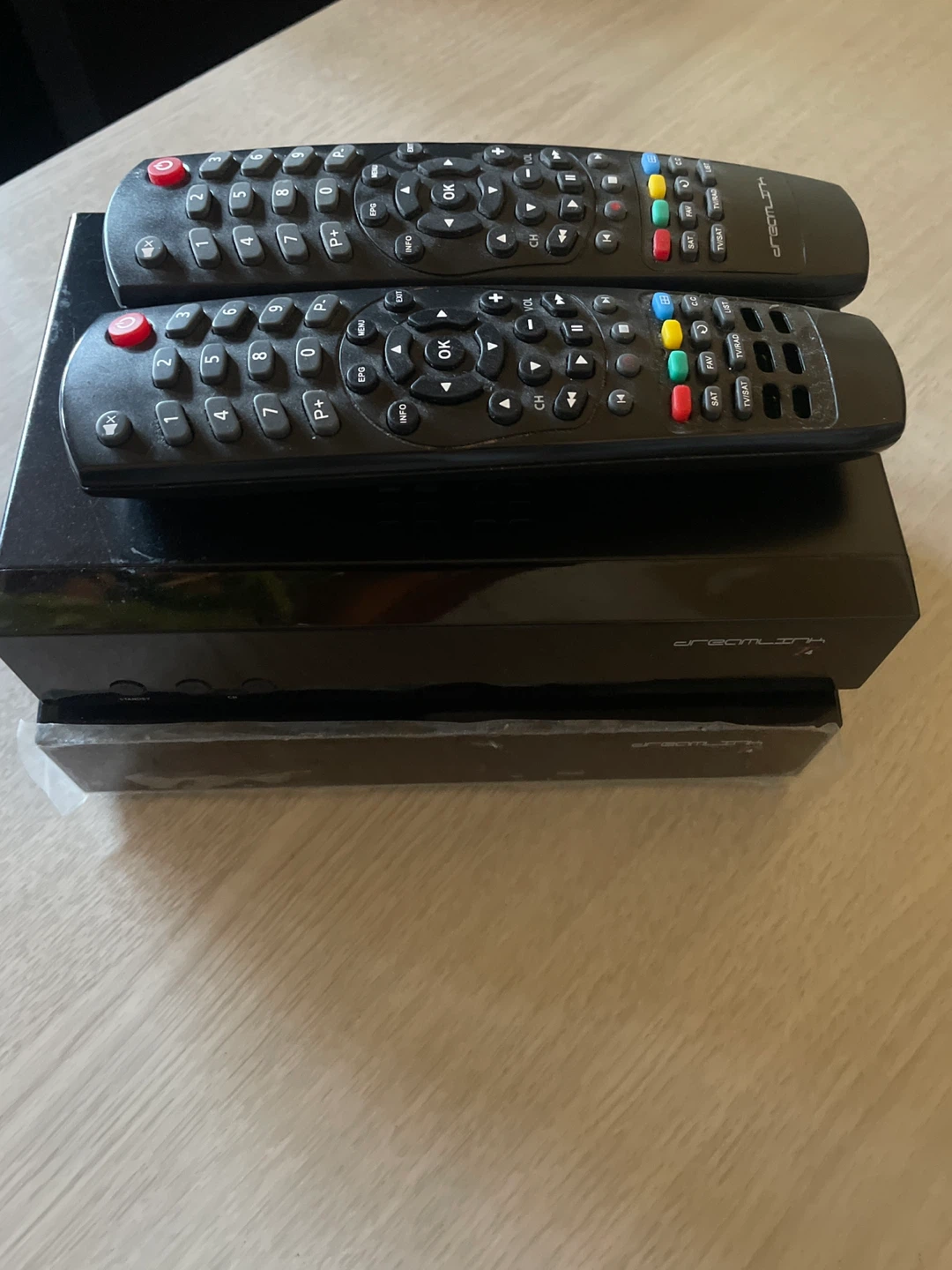 Dreamlink T4 Satellite Receiver with Remote - photo 3
