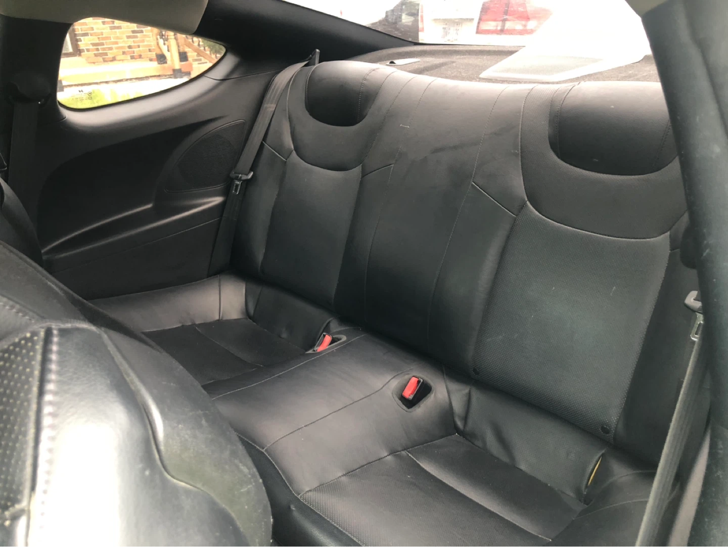 2010 Hyundai Genesis Coupe 2.0 wit safety - photo 5