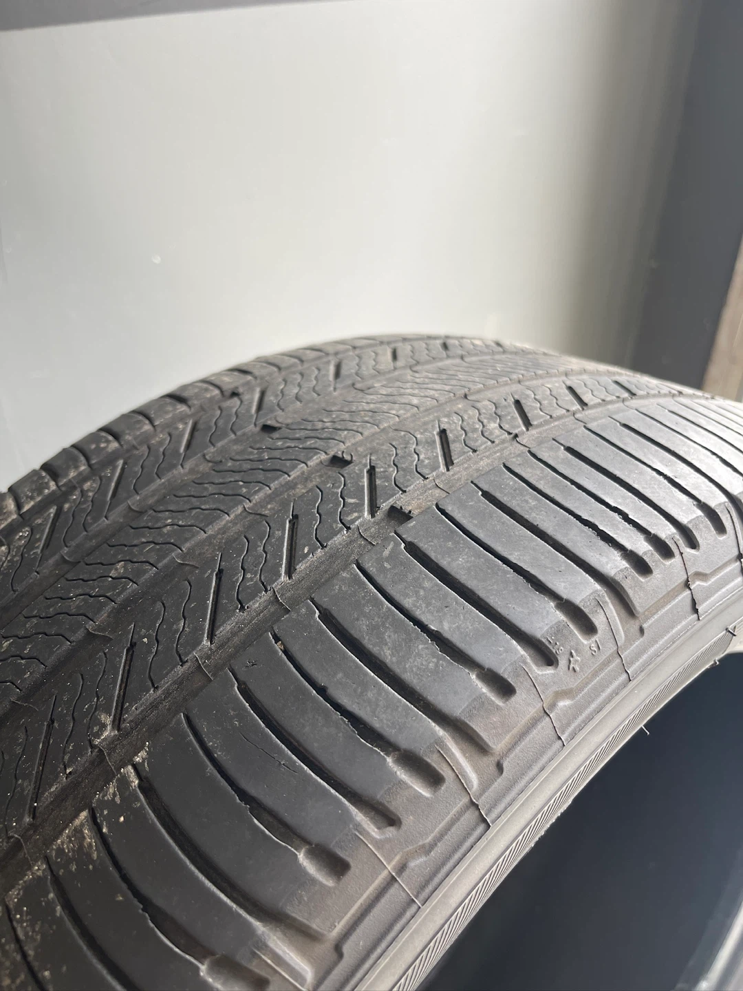 Michelin - 255/45R20 - All Season Tires - photo 3