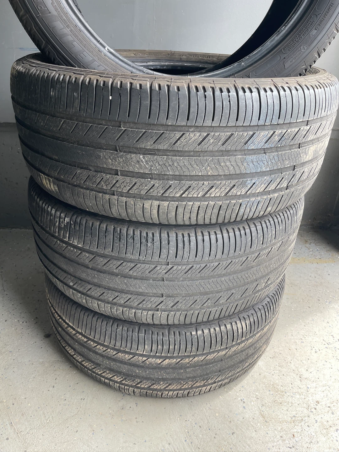 Michelin - 255/45R20 - All Season Tires - photo 2