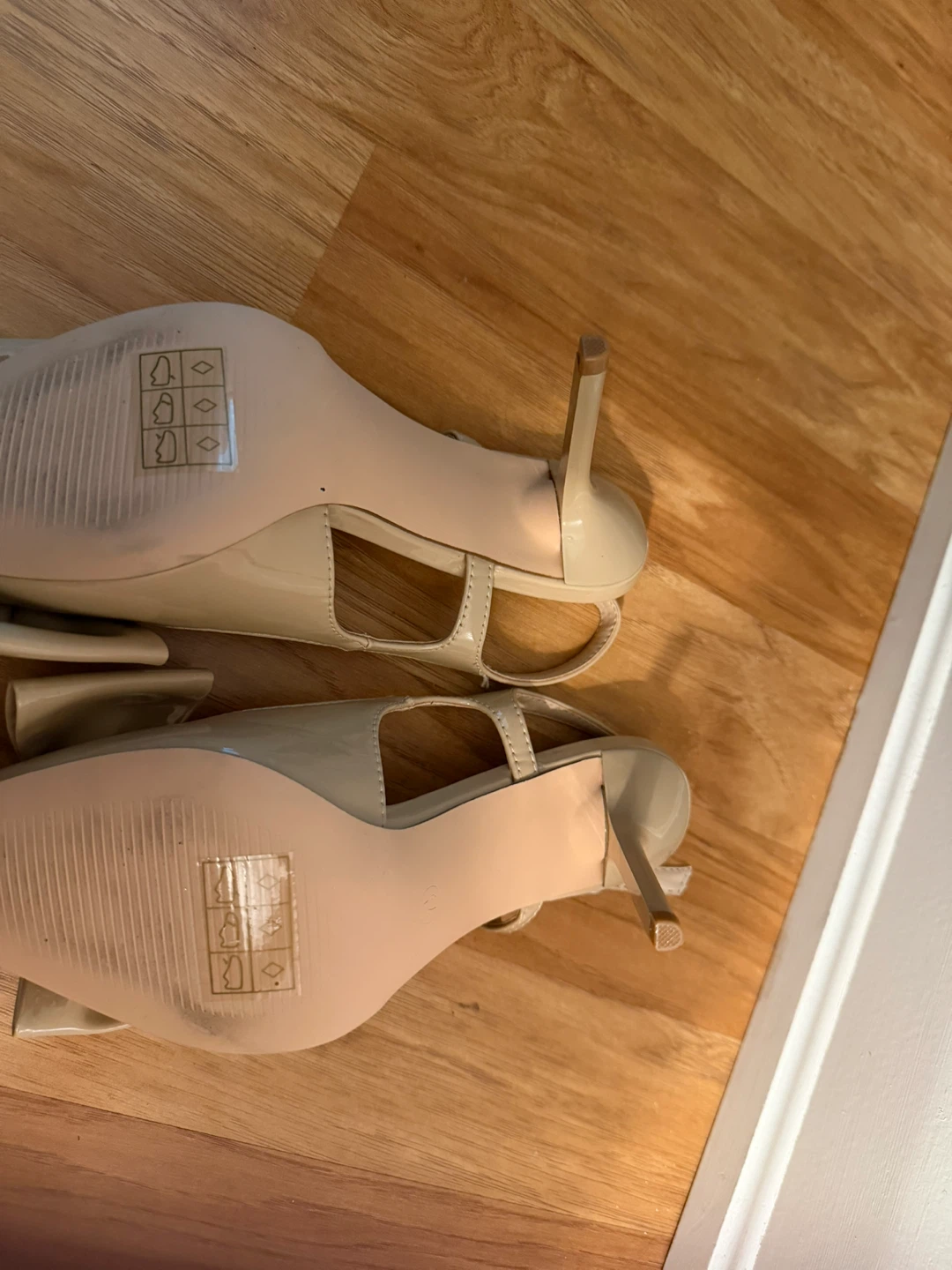 Journee Collection Beige Patent Bow Slingback Heels - photo 4