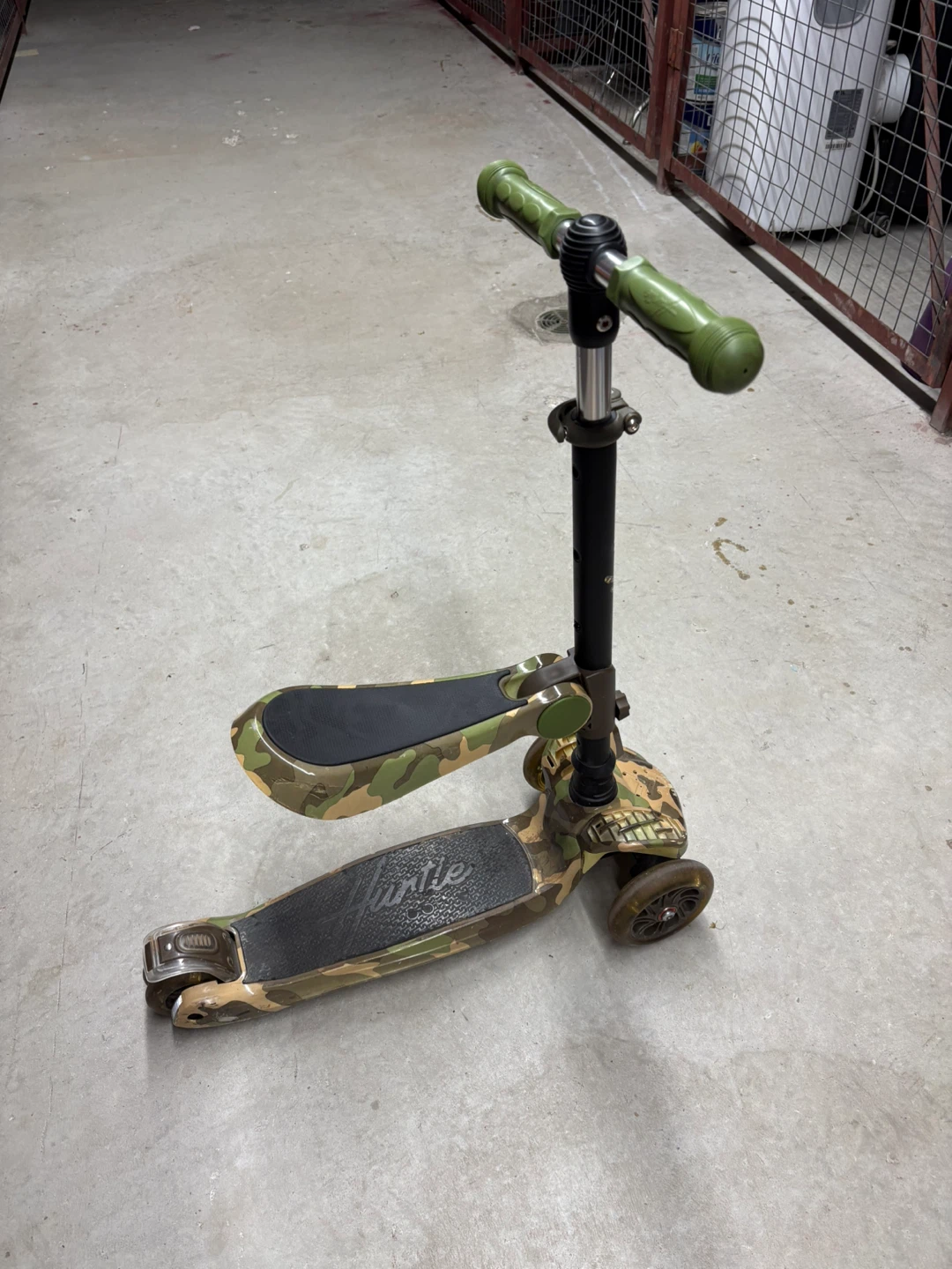 Kids Scooter with Camo Design - photo 3