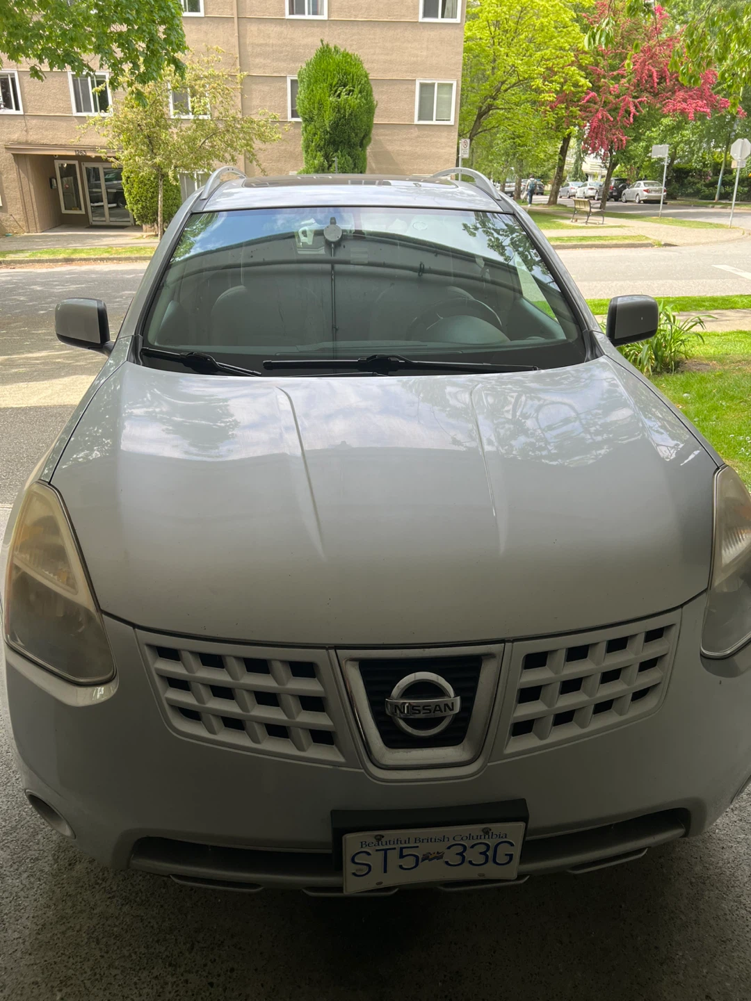 Silver Nissan Rogue 2008