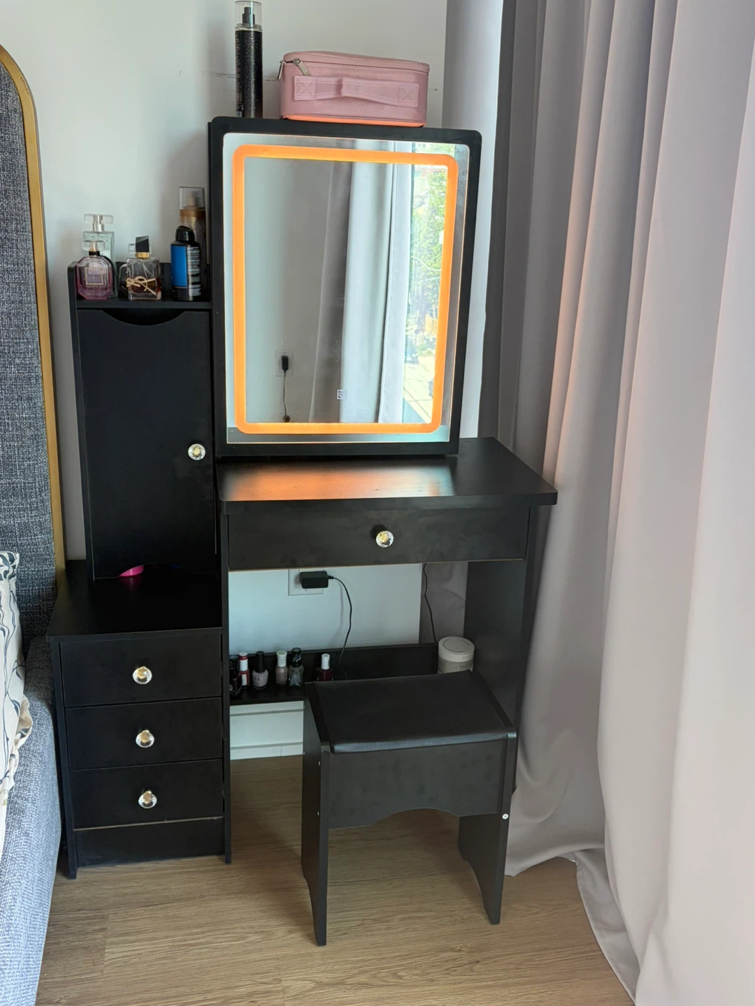 Wade Logan Camic Vanity – with LED Mirror and Stool