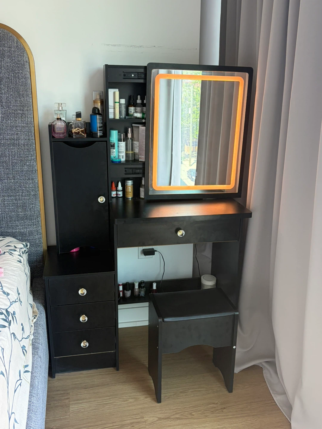 Wade Logan Camic Vanity – with LED Mirror and Stool - photo 2