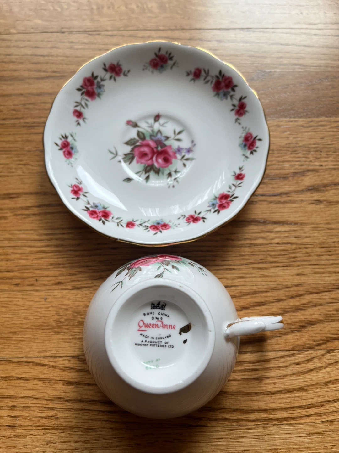 Queen Anne Bone China Teacup and Saucer Set - photo 3