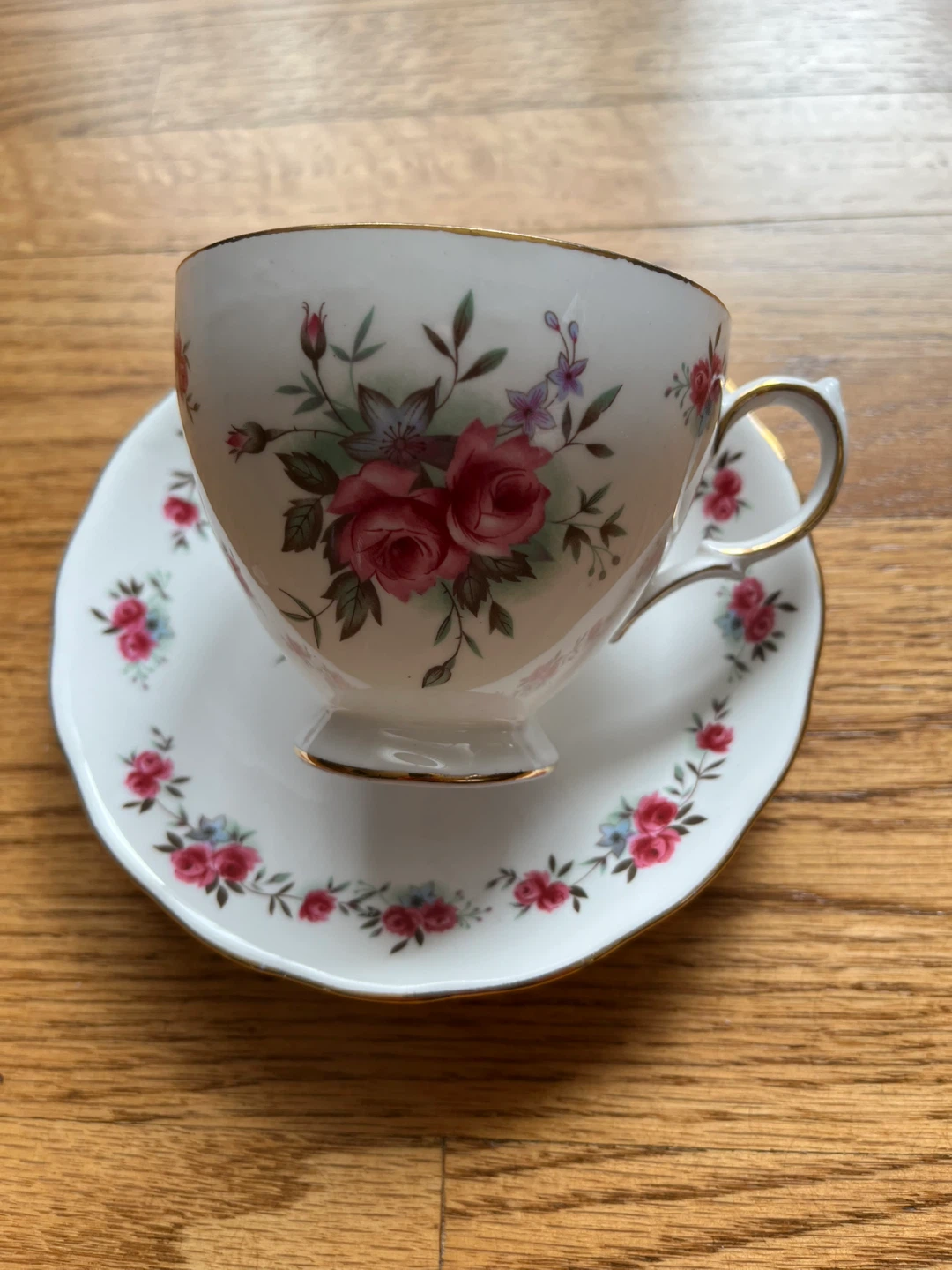 Queen Anne Bone China Teacup and Saucer Set - photo 2