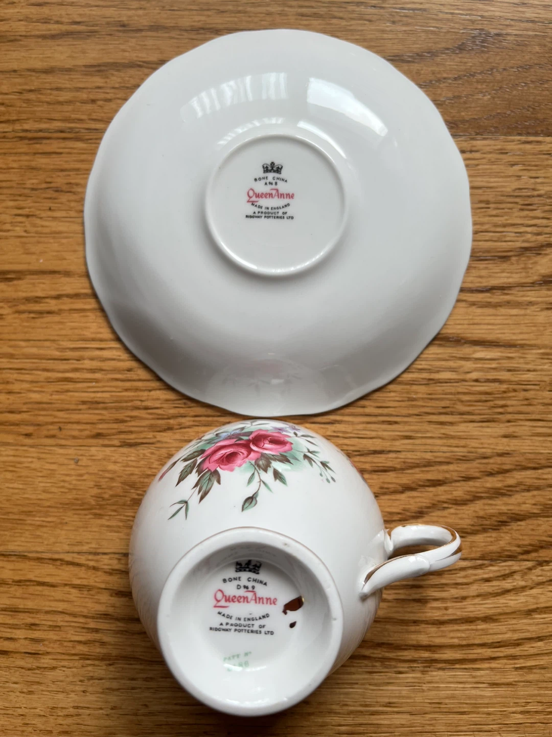 Queen Anne Bone China Teacup and Saucer Set - photo 5