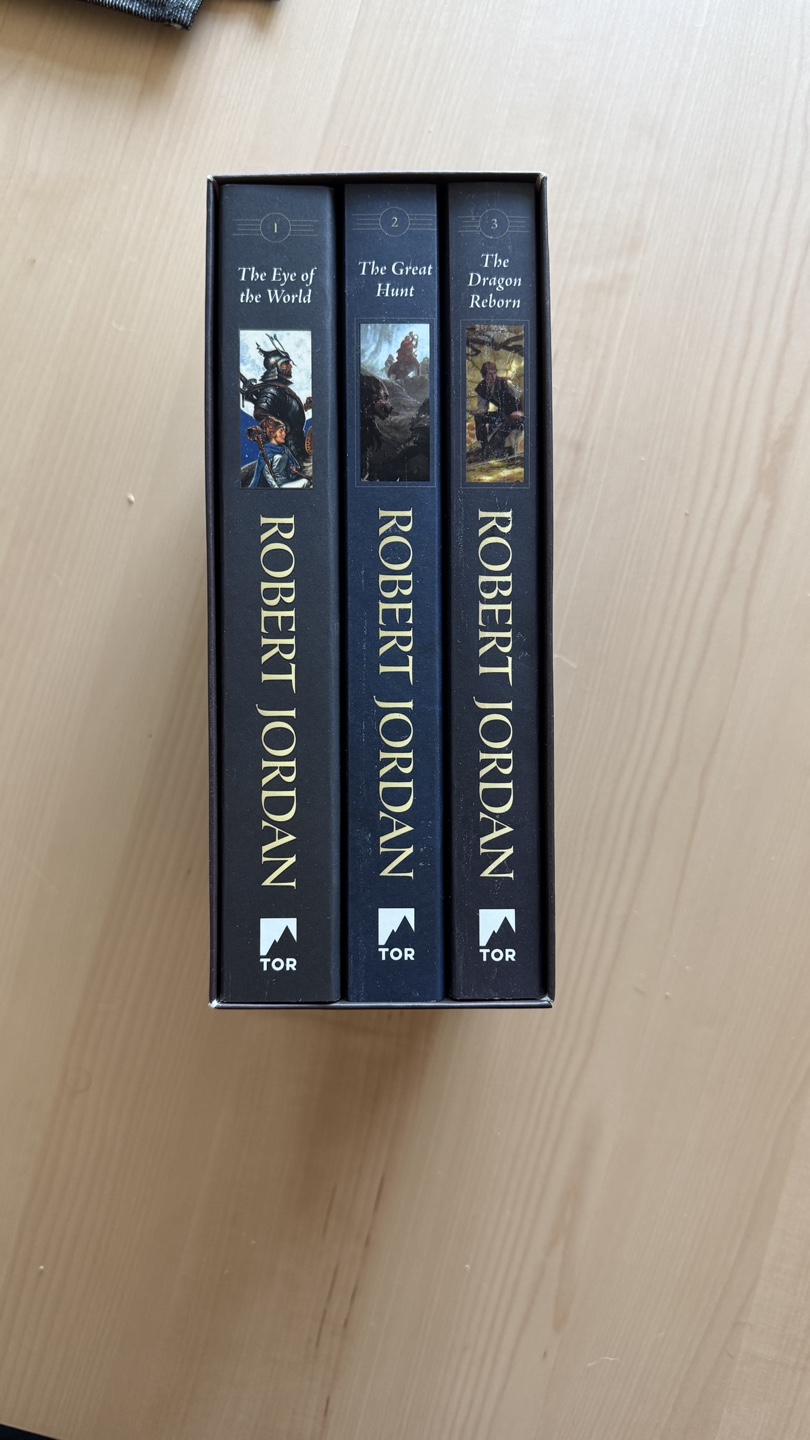 Robert Jordan The Wheel of Time Books 1-3 Slipcase Set - photo 4