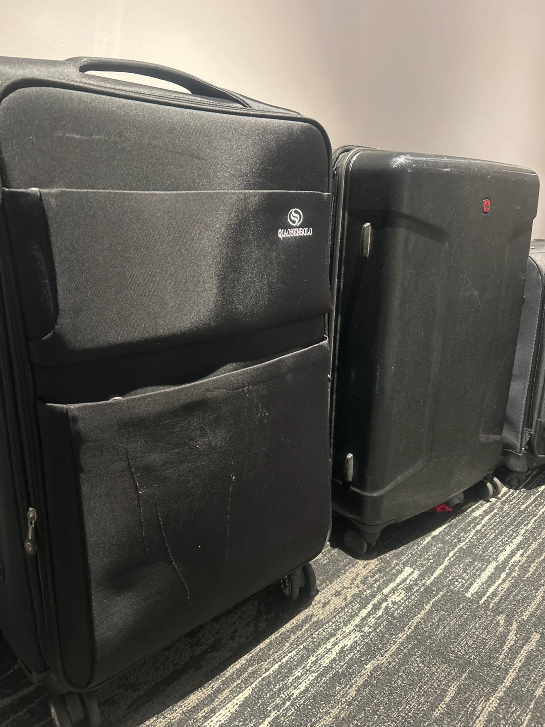 Carry-On Spinner Luggage and check in ones - photo 2