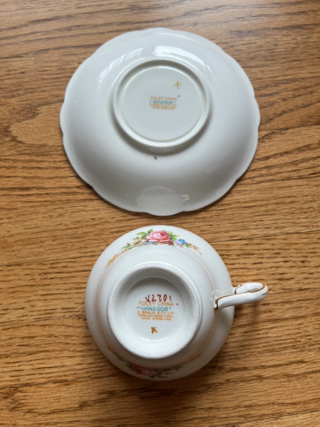 Foley China Windsor Tea Cup and Saucer Set - photo 3