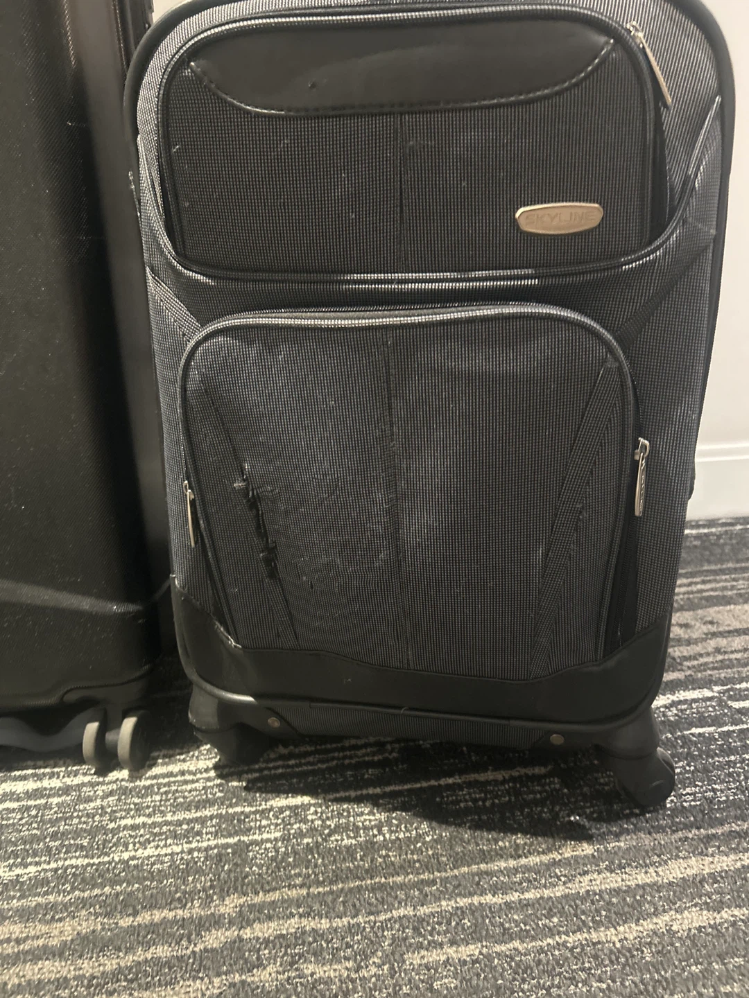 Carry-On Spinner Luggage and check in ones - photo 4
