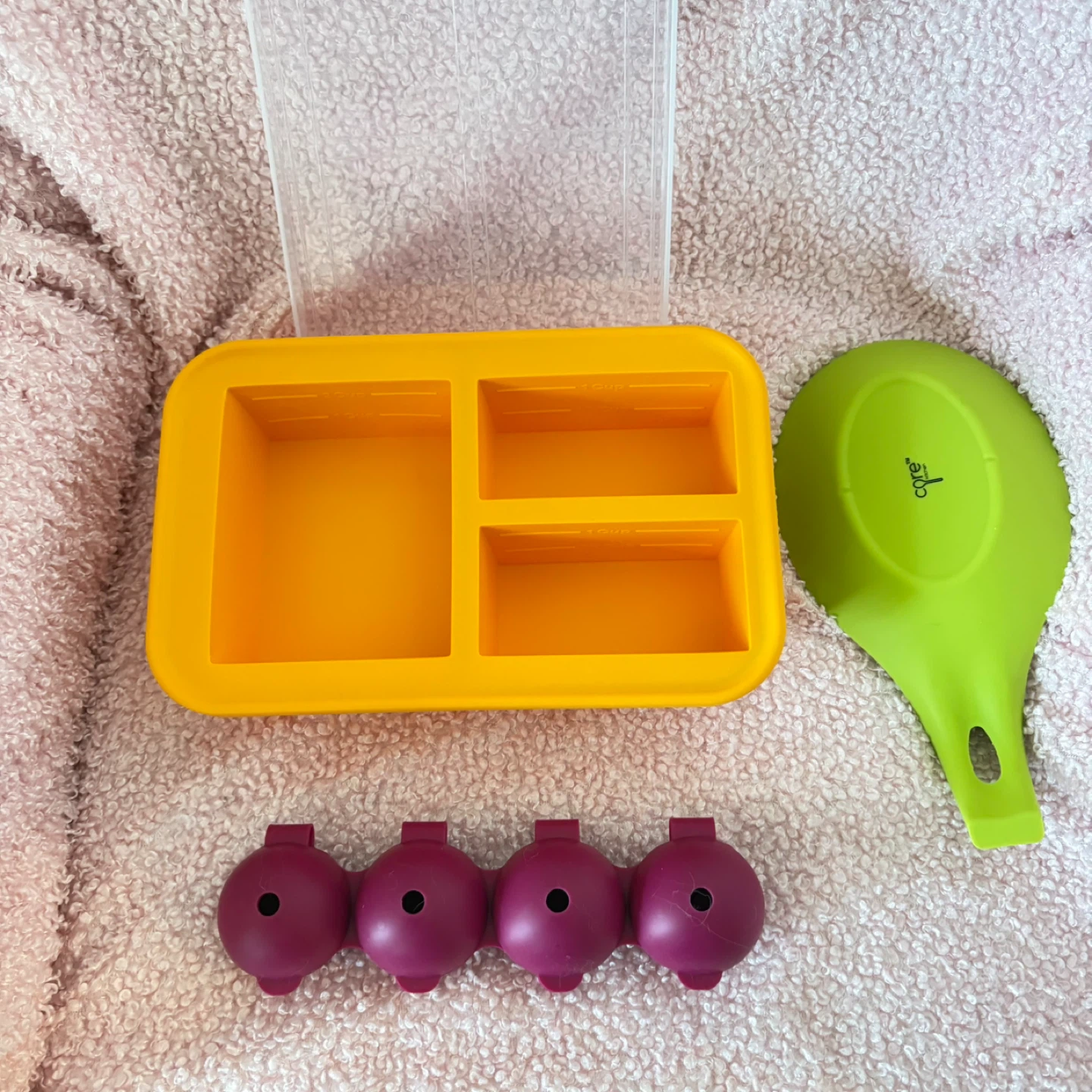 Silicone food saver with Lid, Spoon Rest, ice cube tray
