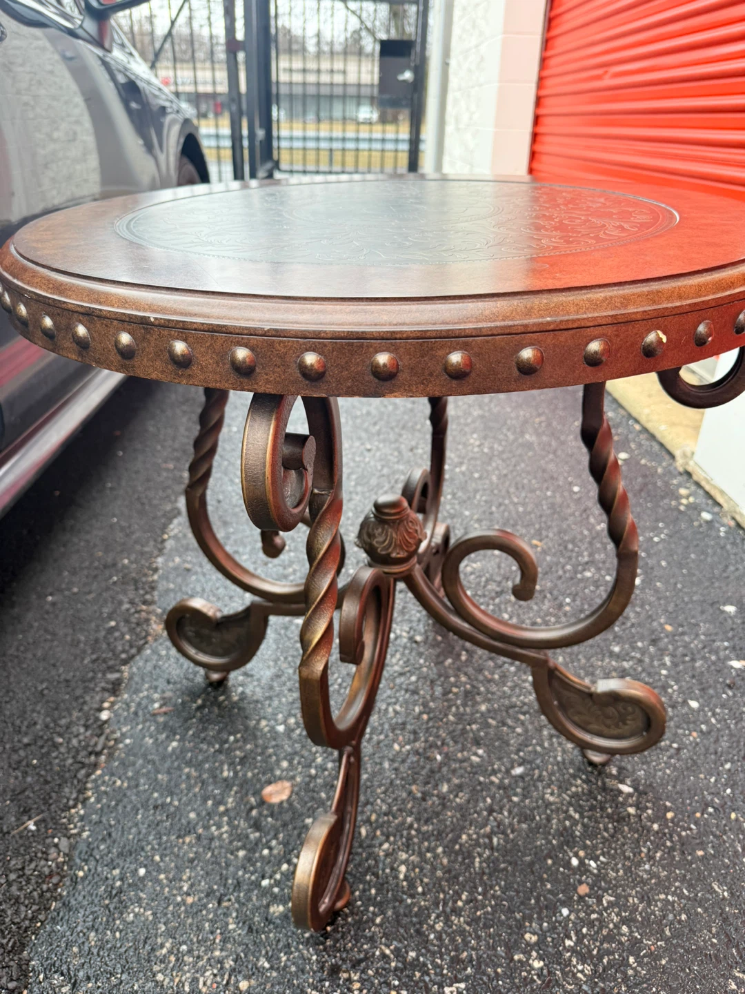 Signature Design Ashley Rafferty Dark Brown Round End Table - photo 4