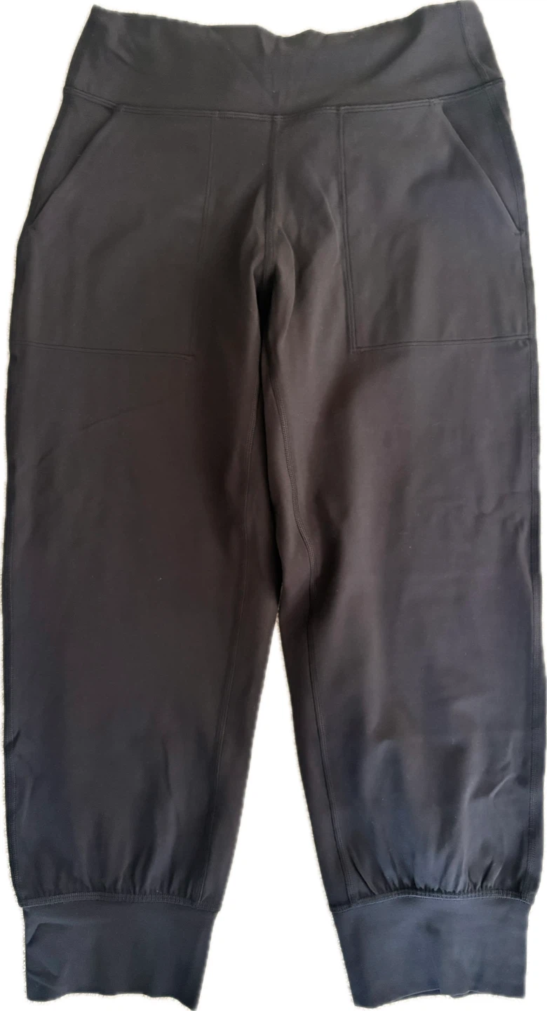 Lululemon Women's Black Cropped Yoga Pants Size 6 - photo 2