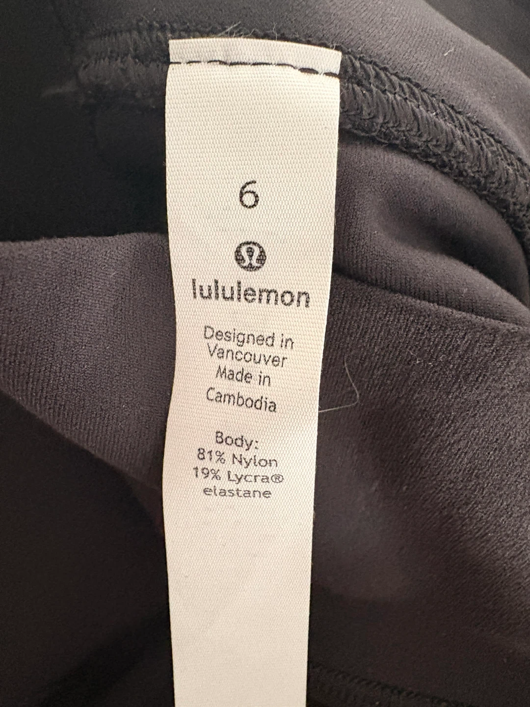 Lululemon Women's Black Cropped Yoga Pants Size 6 - photo 3