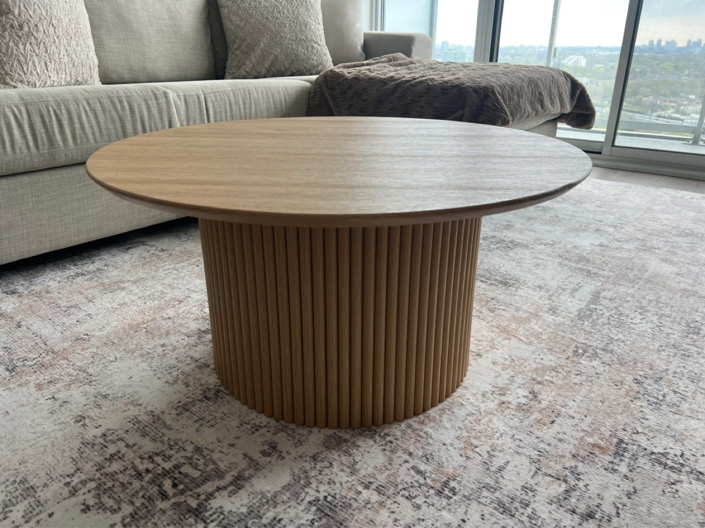 32” Round Fluted Wood Coffee Table - photo 2