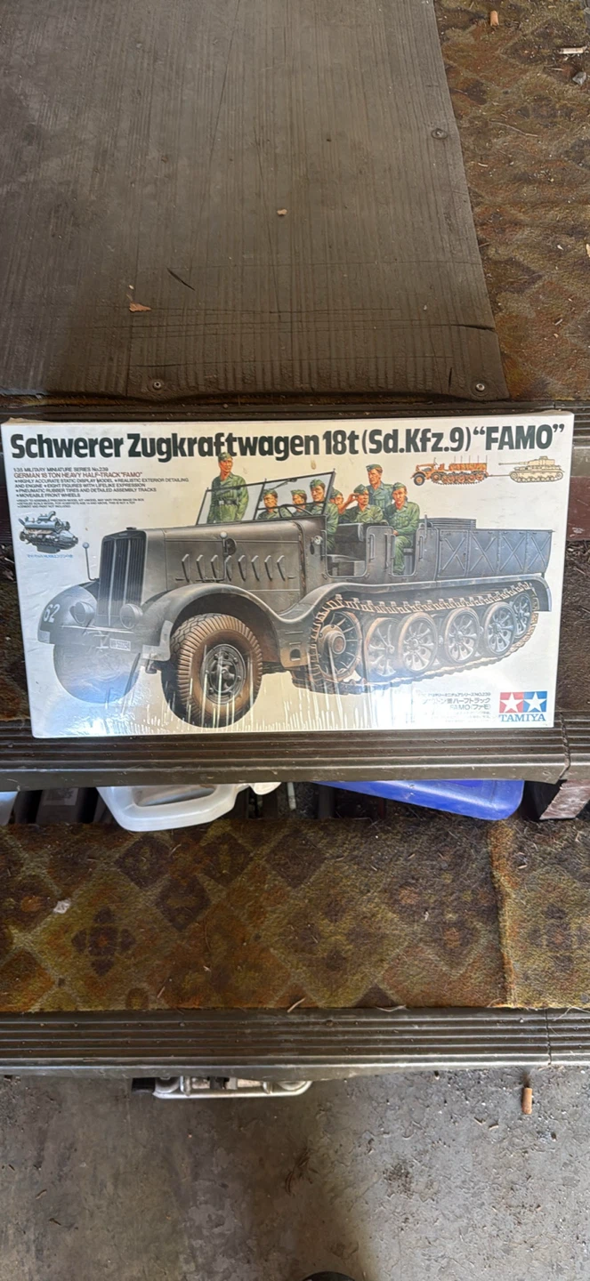 Tamiya Schwerer Zugkraftwagen 18t (Sd.Kfz.9) "FAMO" Model Kit - photo 2