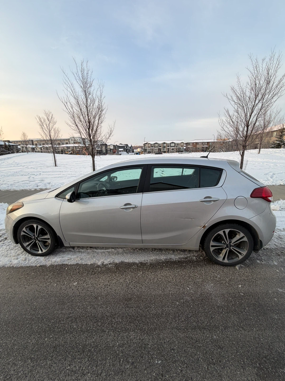 Silver 2015 Kia Forte 5 EX Hatchback - photo 2
