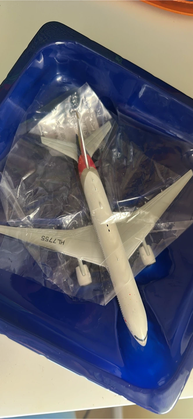 1:400 GeminiJets Asiana B777-200 - photo 2