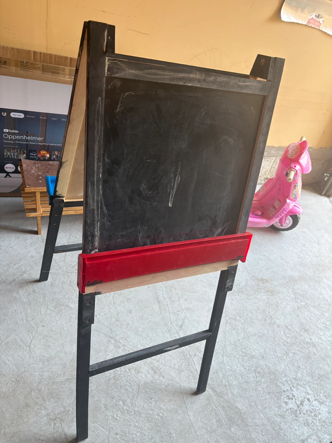 Kids Easel with Whiteboard and Chalkboard