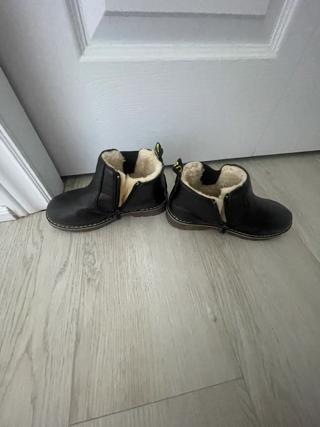 Kids Black Fur Boots Size 33 - photo 2