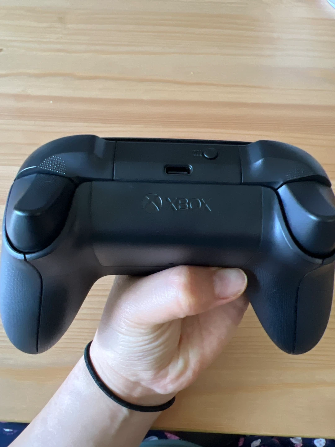 Xbox Wireless Controller – Like New, Used Twice, USB-C – $30 - photo 2