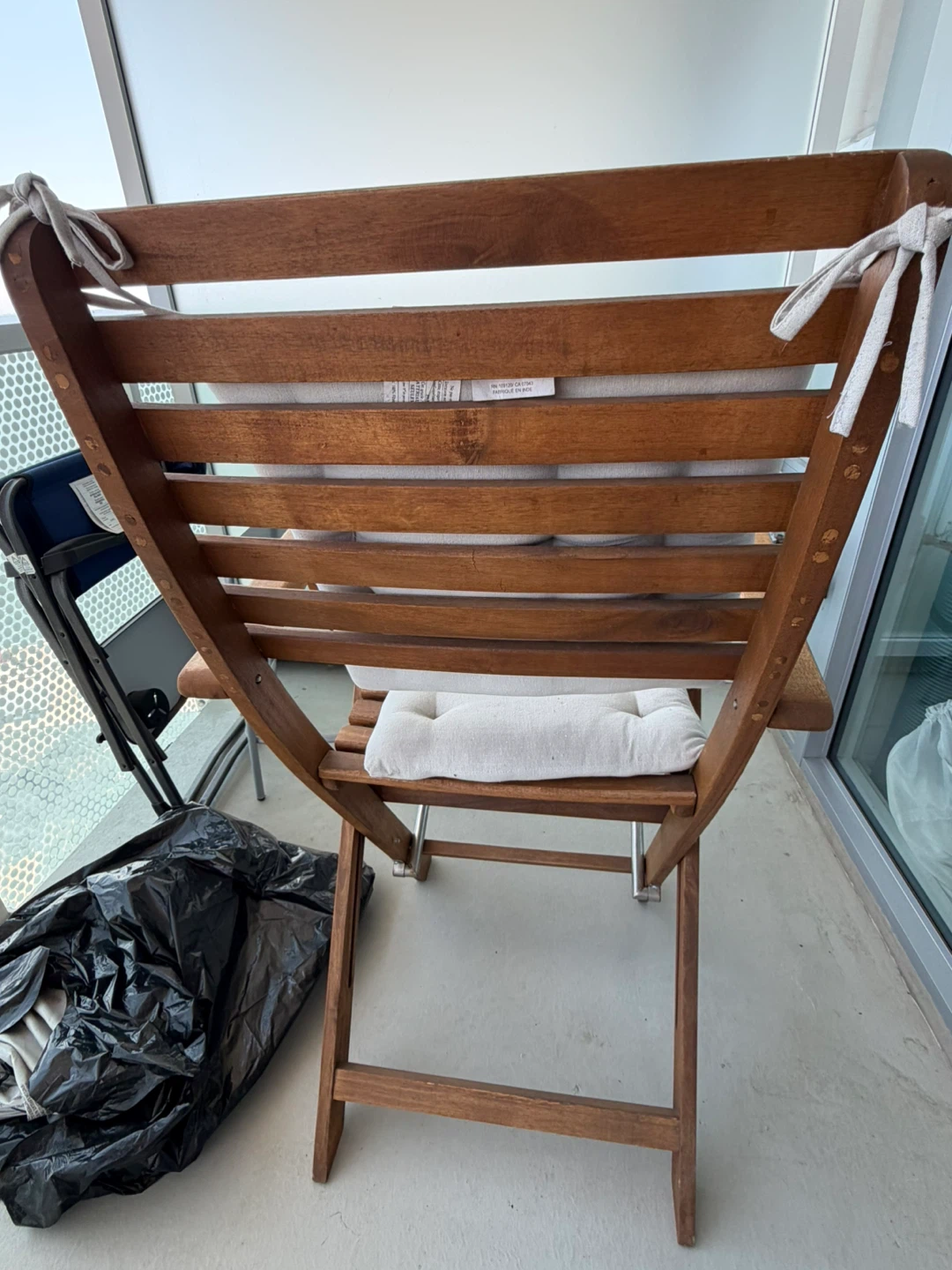 2 Wooden Folding Chairs with Cushions - photo 4