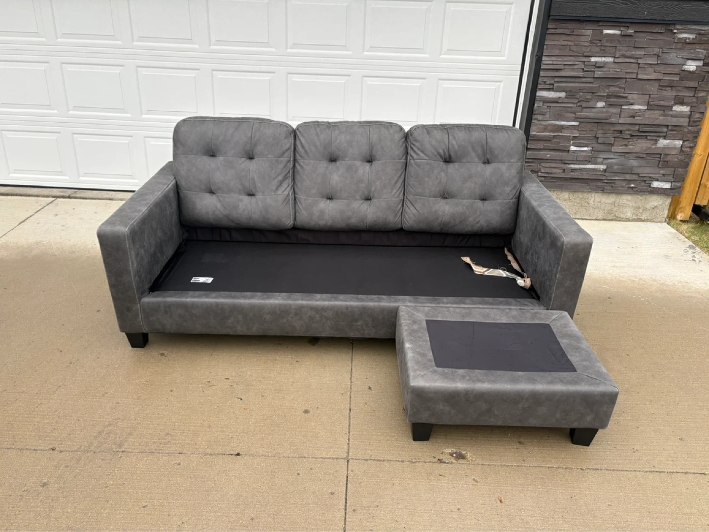 Grey 3-Seat reversible sectional. FREE DELIVERY - photo 3
