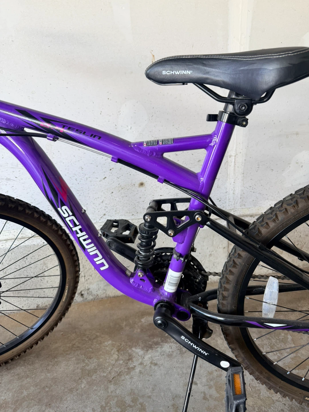 Schwinn Teslin 2.4 Mountain Bike, Purple, 24-in - photo 2