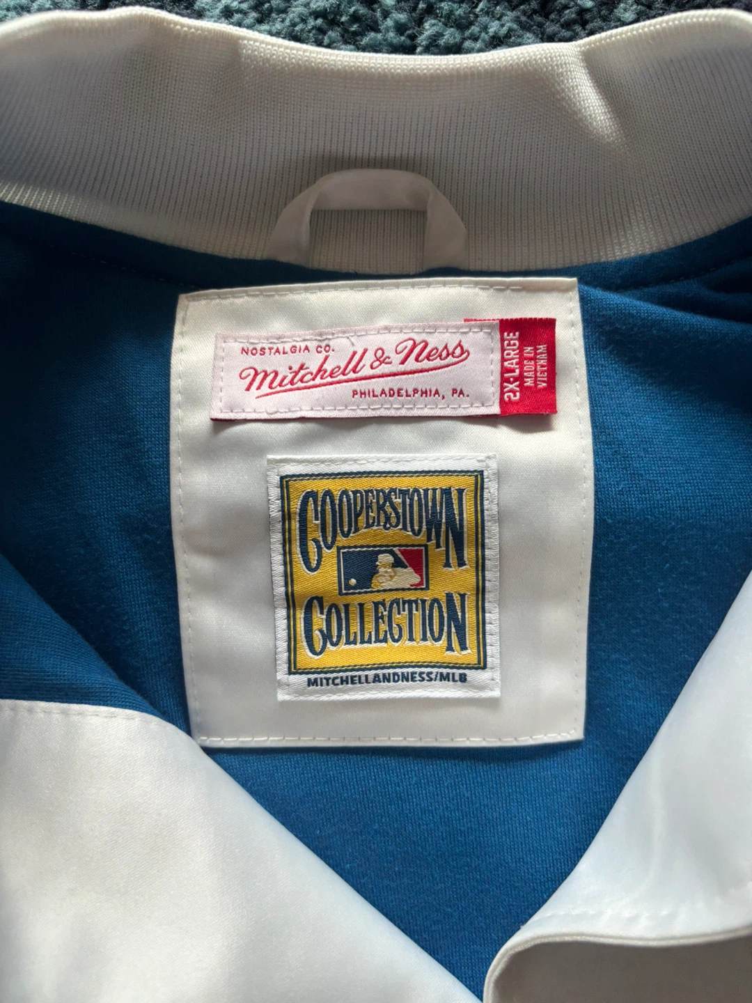 Mitchell & Ness Toronto Blue Jays Satin Bomber Jacket 2X-Large - photo 4