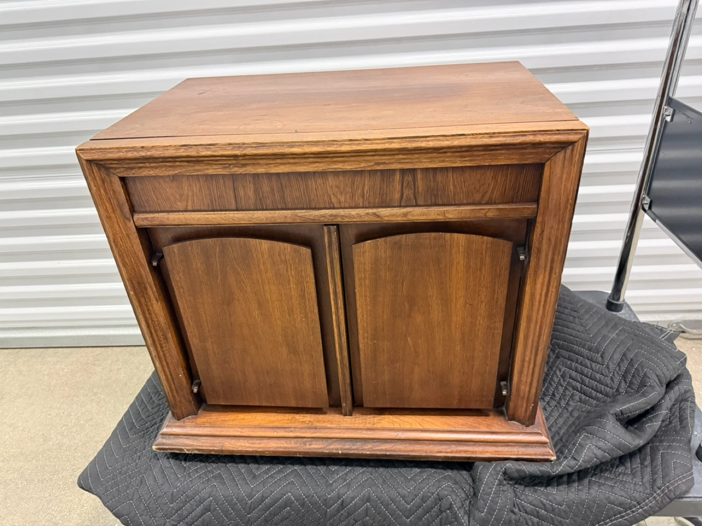 Vintage Solid Wood End Table Cabinet with Double Doors - photo 2