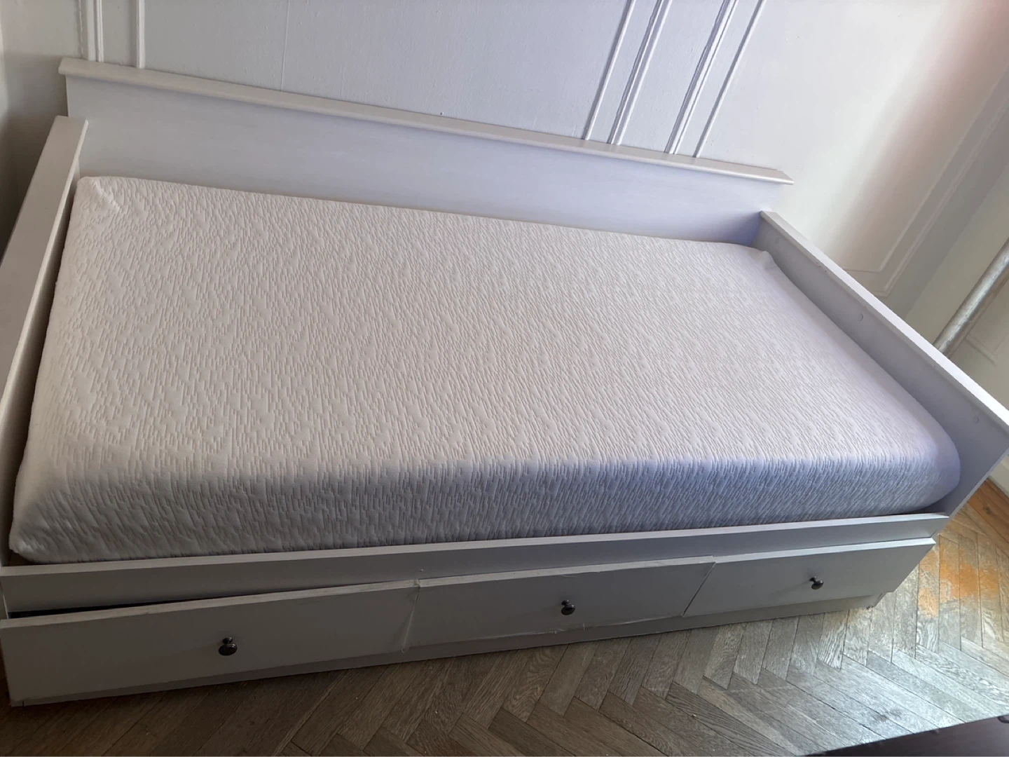 White Daybed with Storage Drawers - photo 4