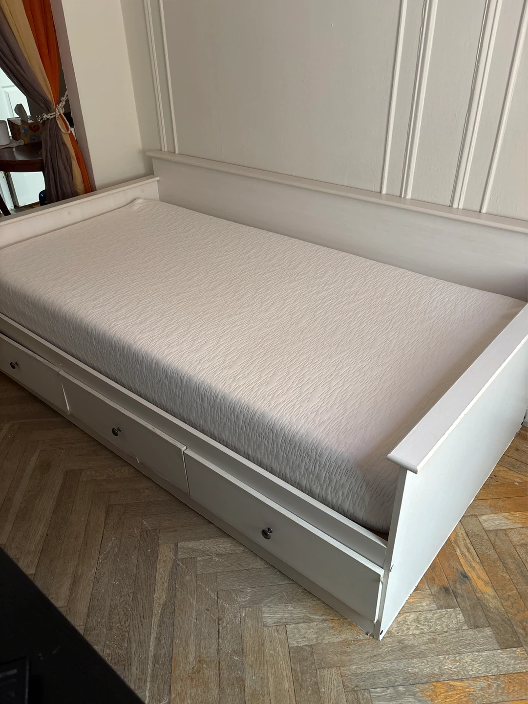 White Daybed with Storage Drawers - photo 3