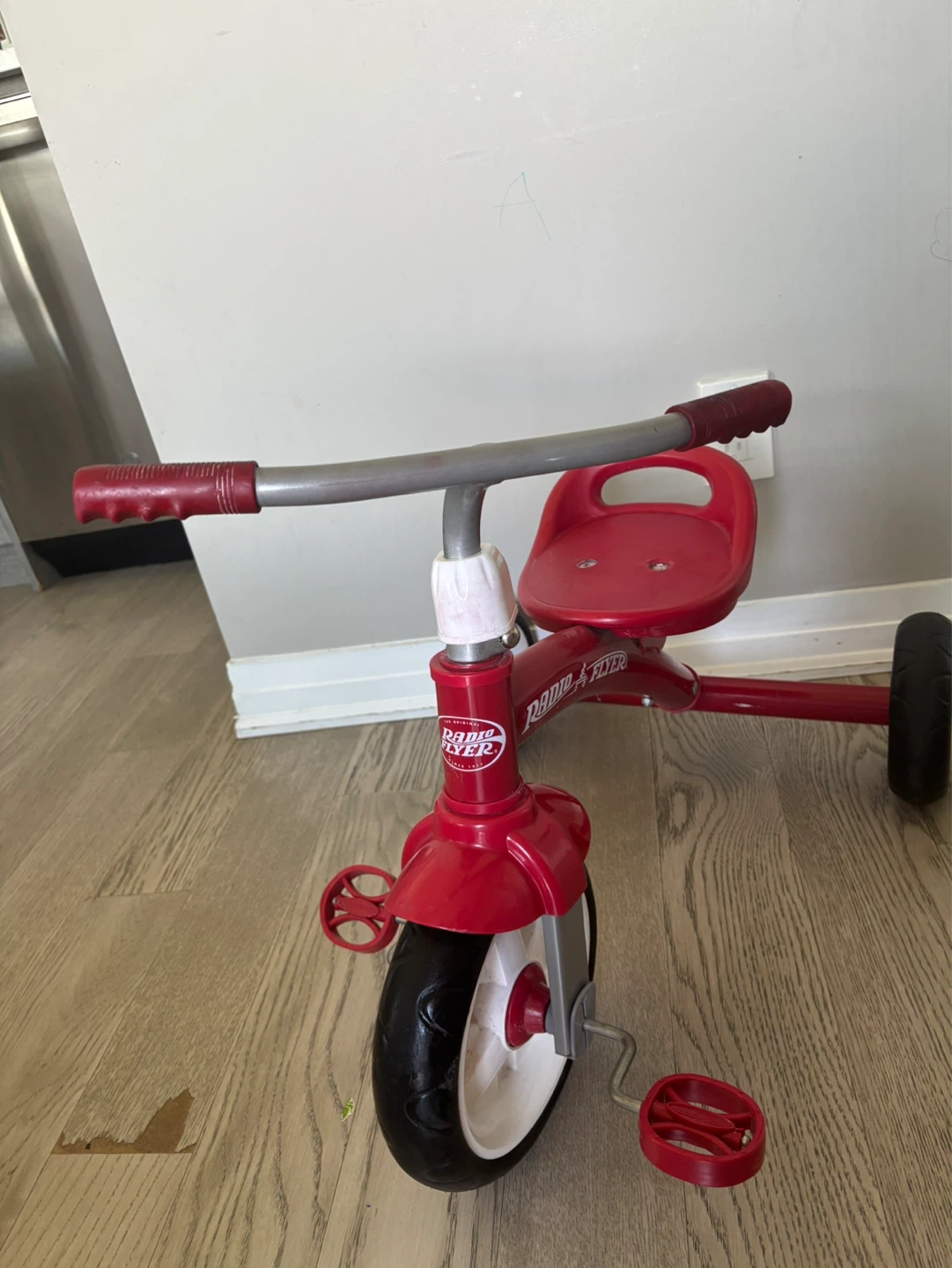 Radio Flyer Tricycle - photo 2