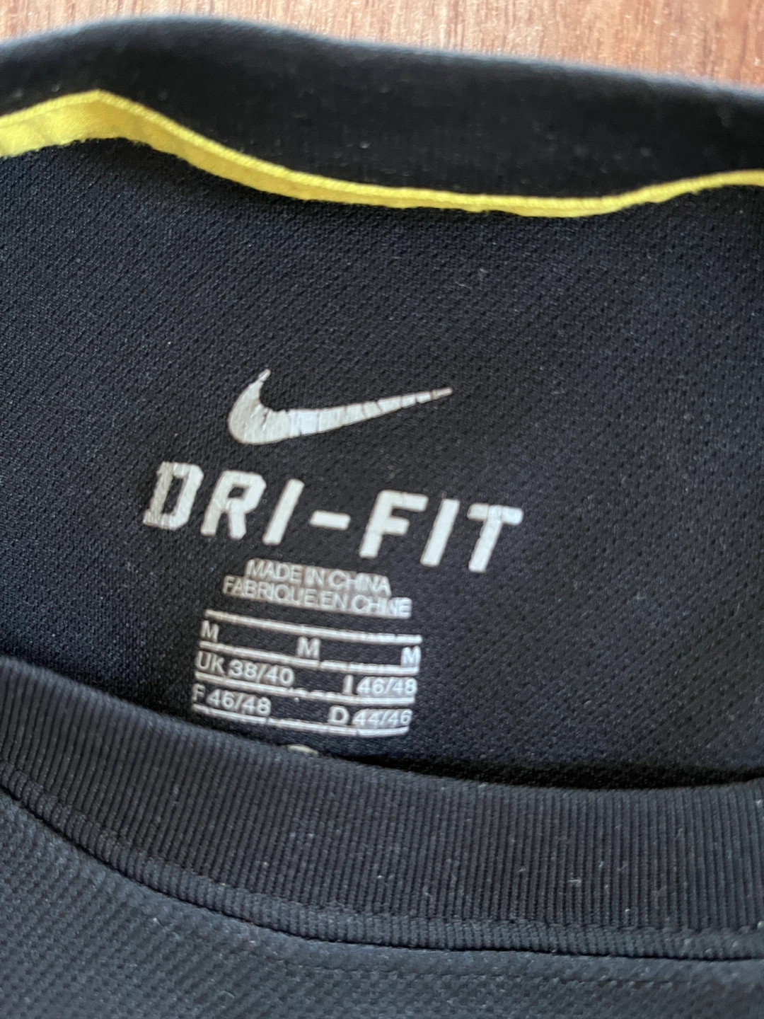 Nike LIVESTRONG athletic Shirt - Men's Medium - photo 2