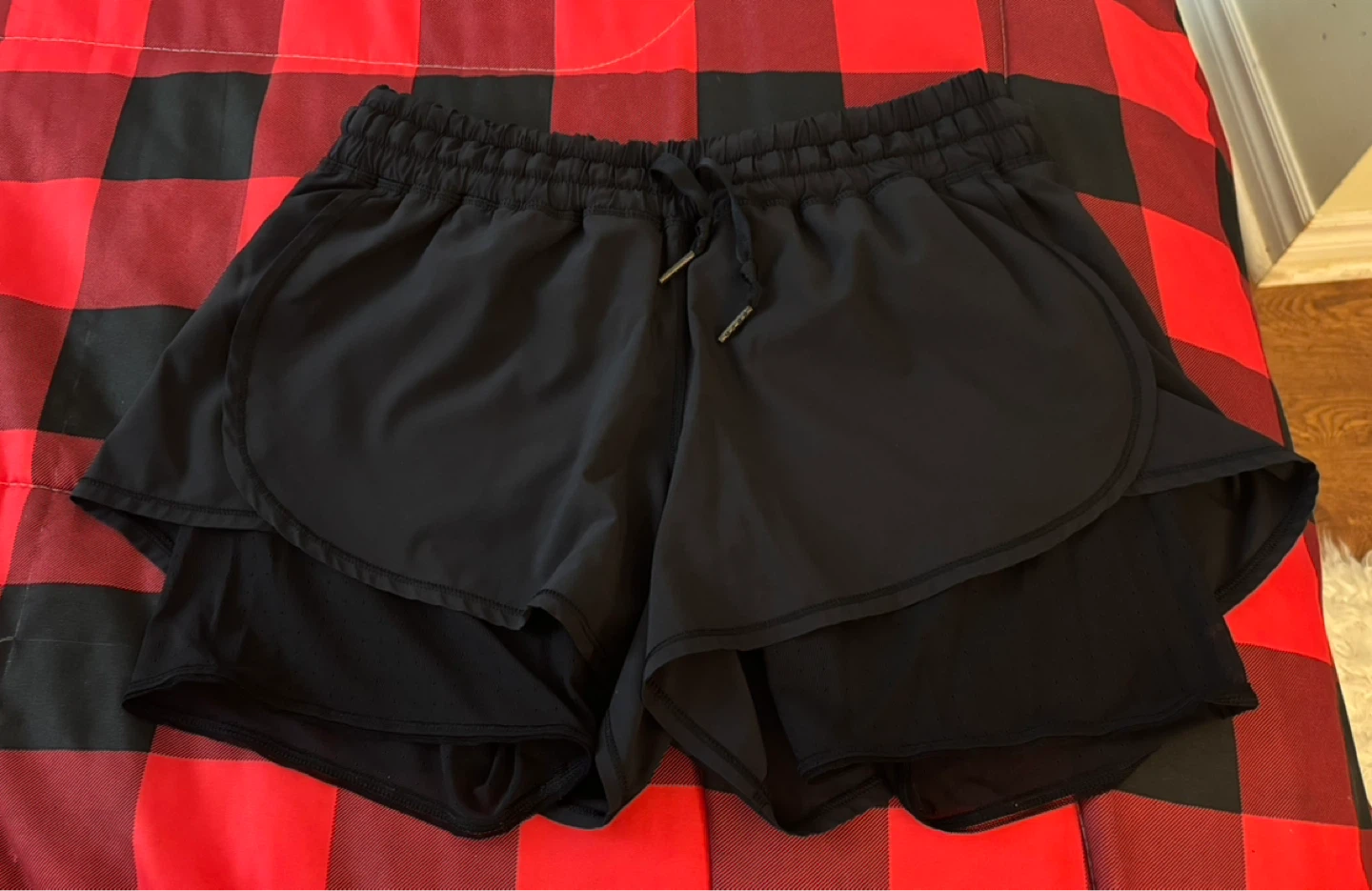 Lululemon shorts double layered Size 10
