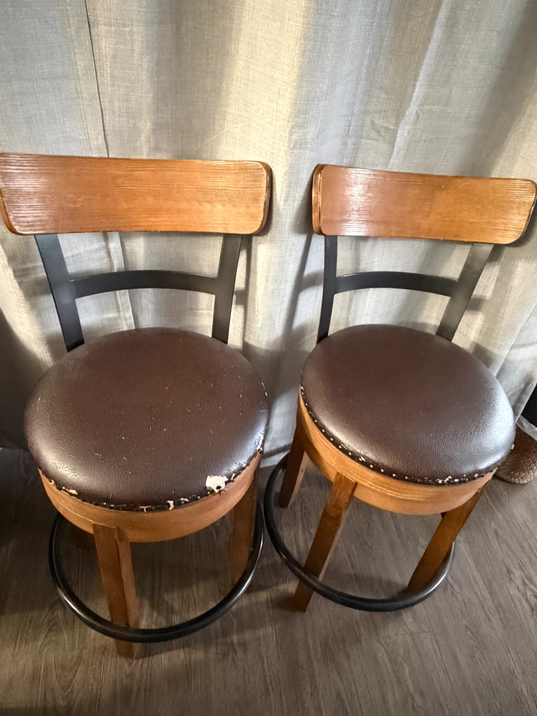 Set of 2 Swivel Bar Stools - Wood & Faux Leather - photo 2