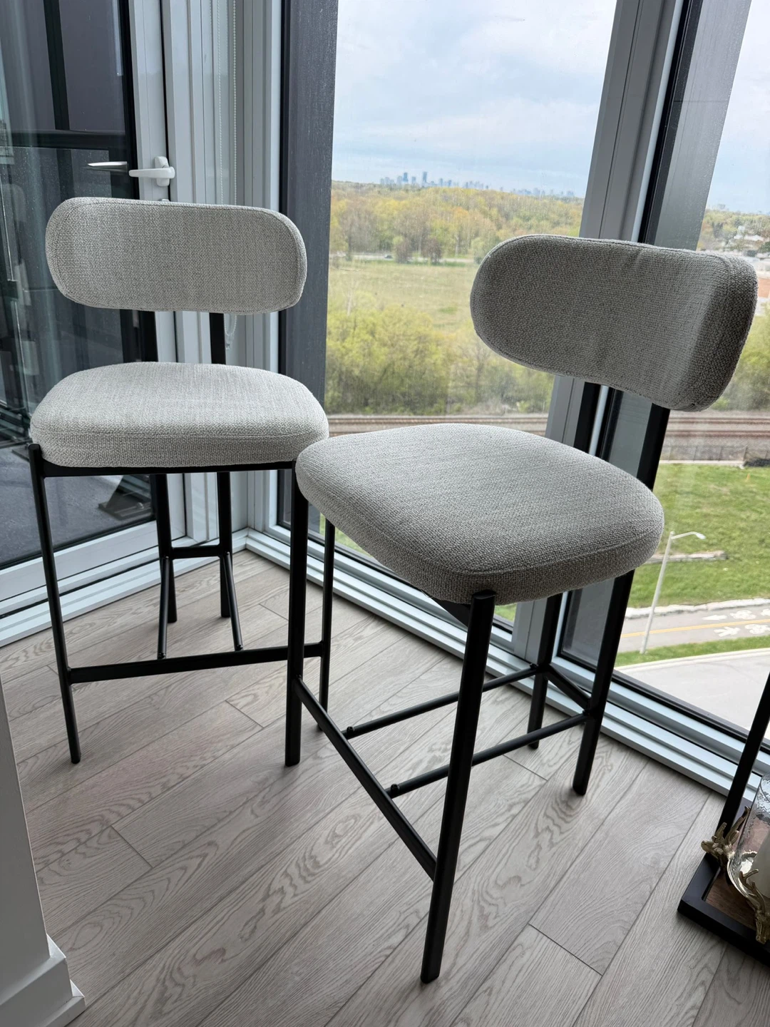 Set of 2 modern with black metal frame