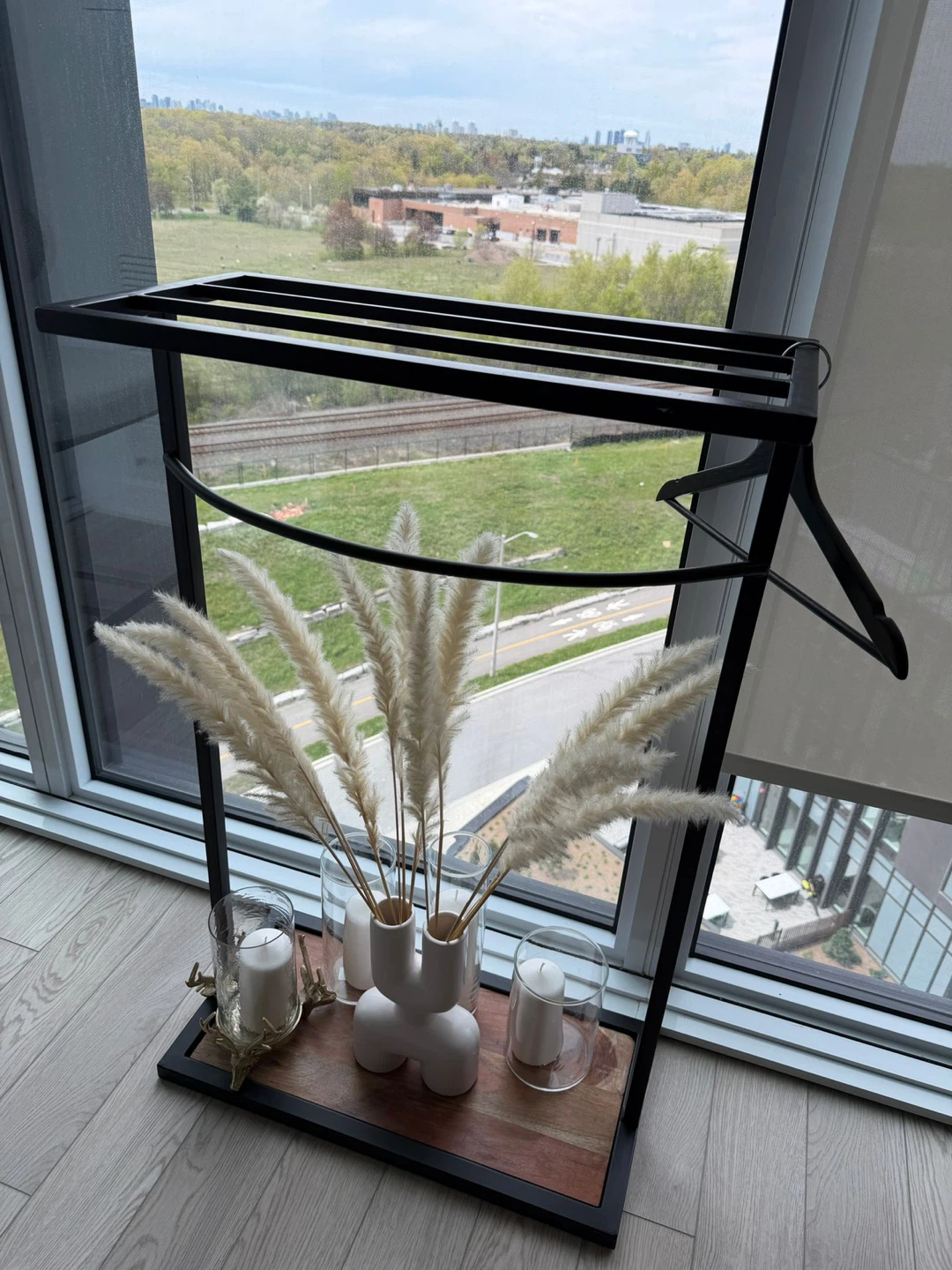Black Metal Valet Stand with Tray - photo 2