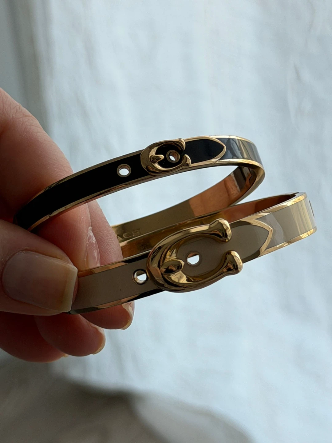 Coach Signature Buckle Bangle - Gold Tone Cream