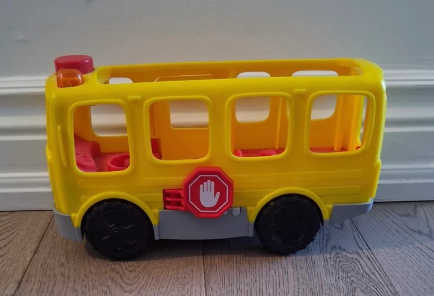 4 Fisher Price Little People Vehicles/figurines