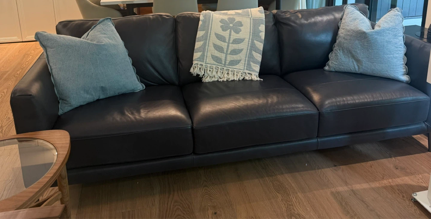 Couch 3 seater dark blue Italian leather - photo 2