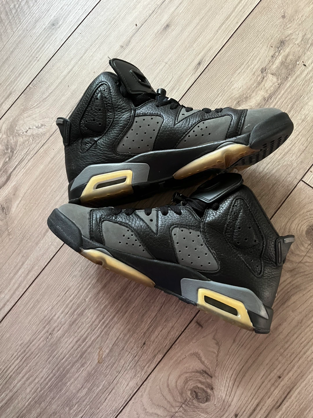 Air Jordan 6 Retro Black Grey Sneakers