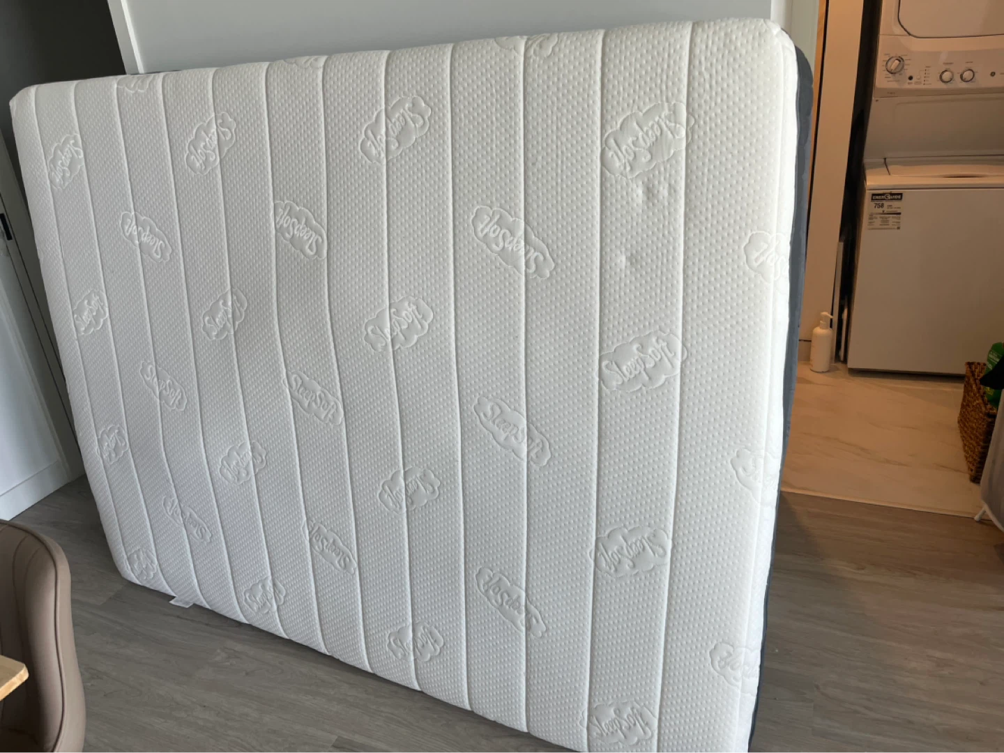 Queen Size Mattress - 10 Inch Memory Foam - photo 2