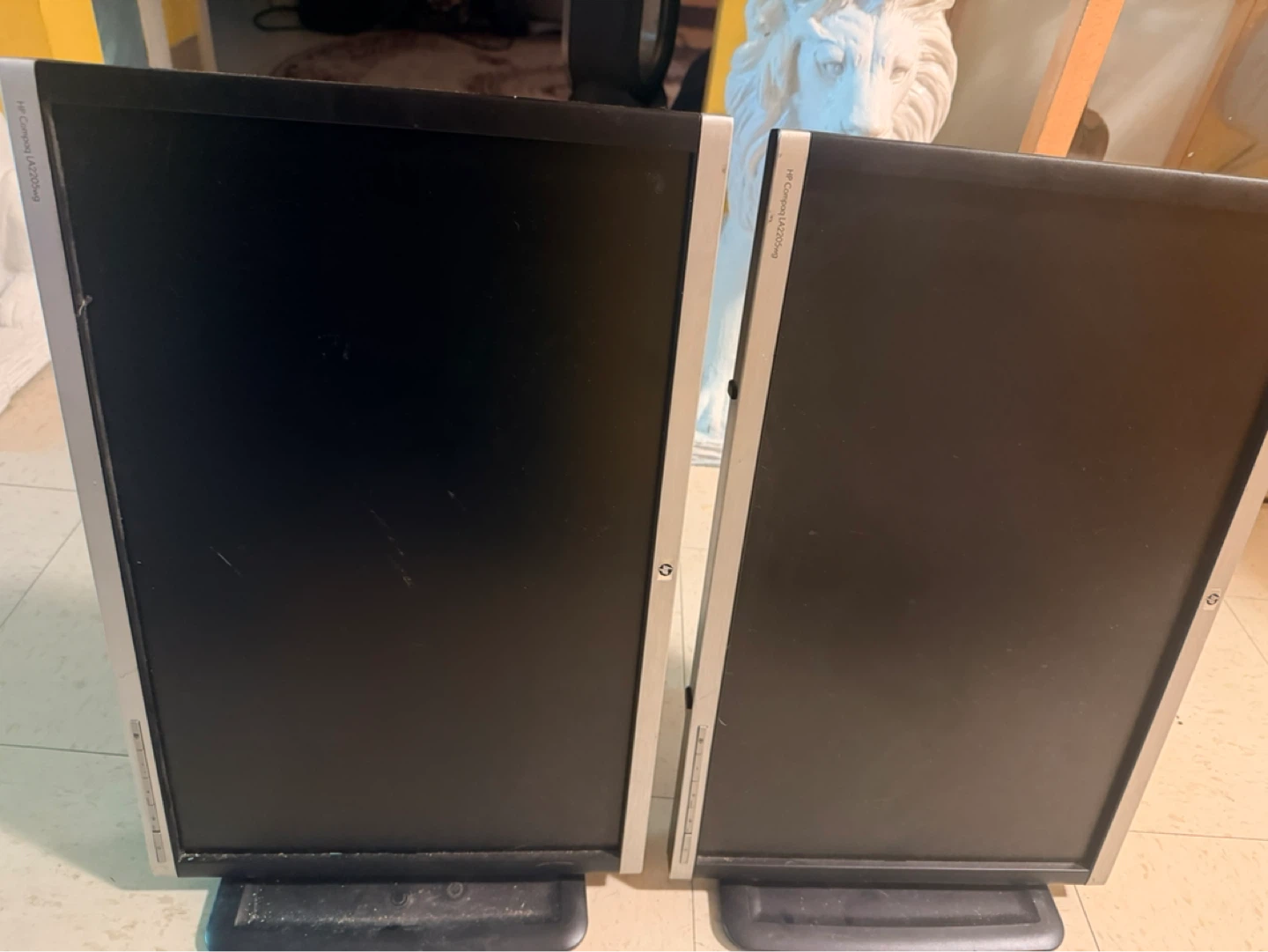 HP LA2205wg LCD Monitor (dual monitors)