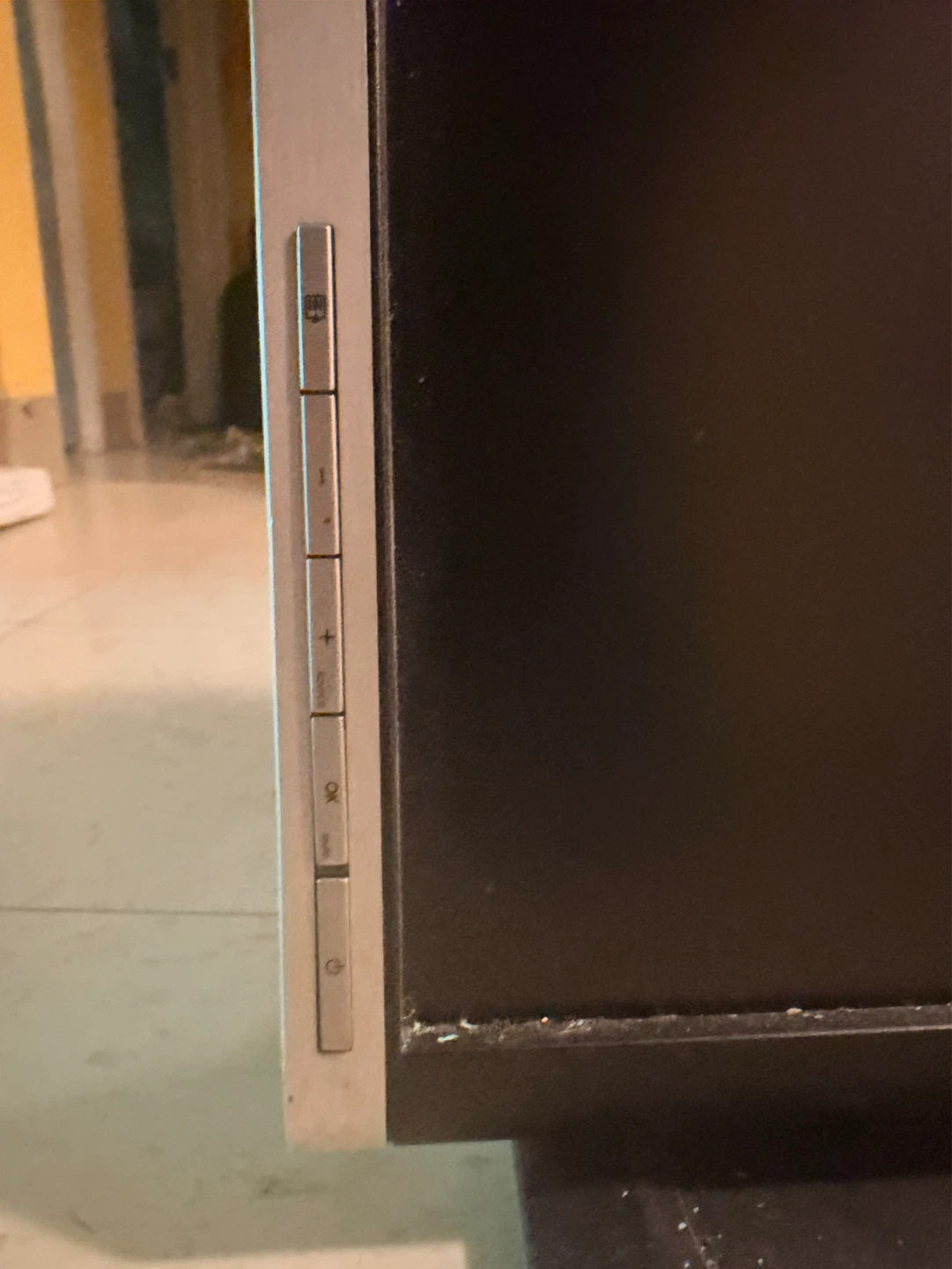 HP LA2205wg LCD Monitor (dual monitors) - photo 4